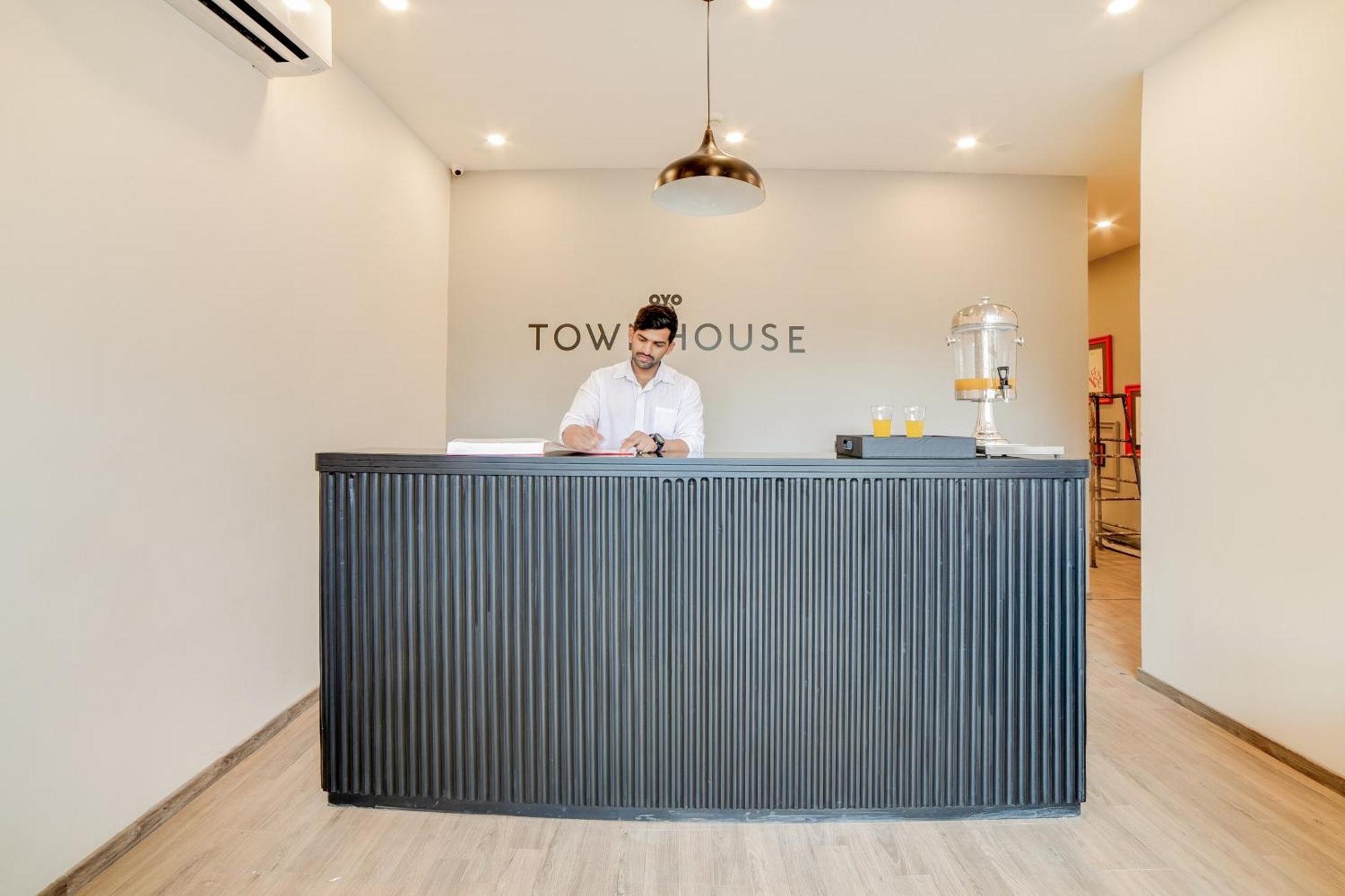 Super Townhouse Hosur Main Road Bommanahalli Near Gopalan Innovation Mall Bangalore Extérieur photo